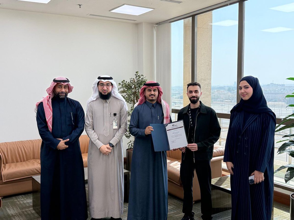 تبارك ادارة الكلية لنادي كلية الطب الطلابي تحقيق المركز الأول على مستوى #جامعة_الإمام_عبدالرحمن_بن_فيصل في الأنشطة الطلابية للفصل الدراسي الأول وقد عبر سعادة عميد الكلية أ.د. محمد الشهراني عن سعادته بهذا الإنجاز الذي يعكس الجهود الكبيرة التي بذلها أعضاء النادي متمنياً لهم مزيداً