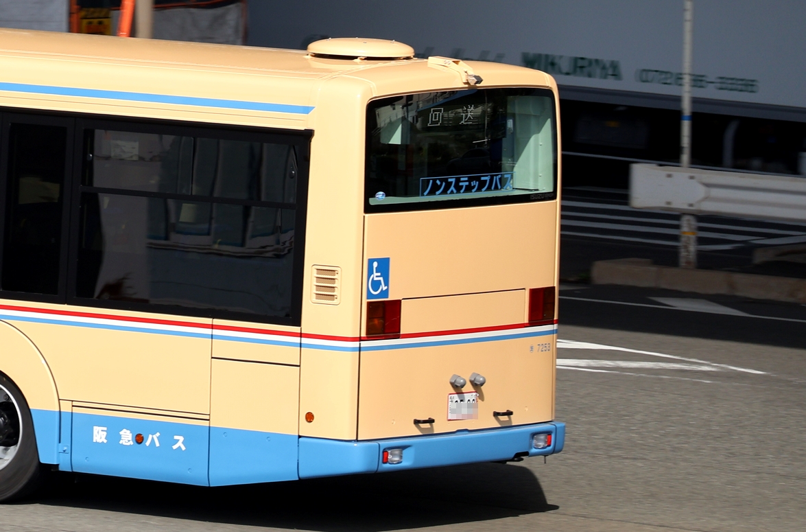 再掲。 阪急バス 7253と7254（ともに、茨の表記見えました） 長崎県営