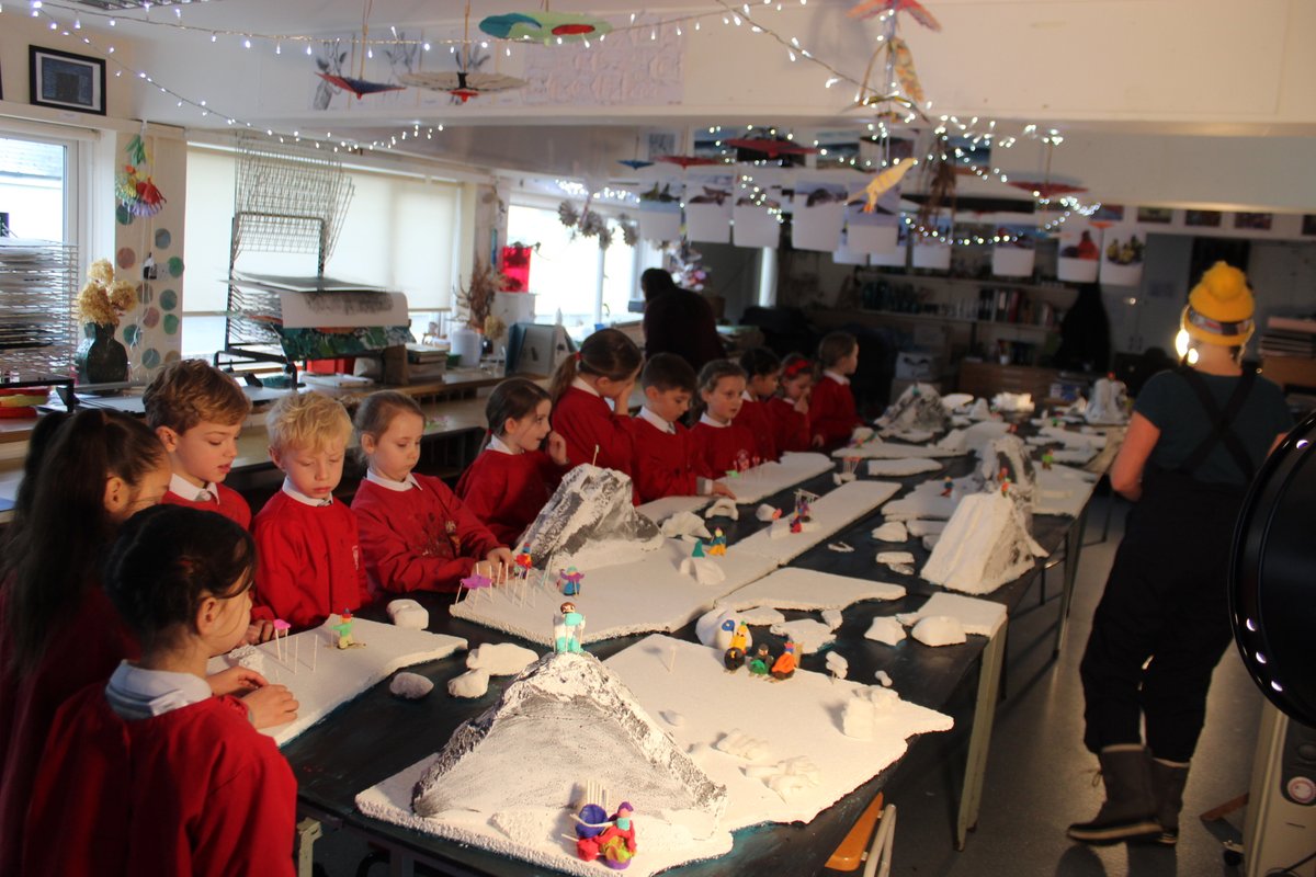 DurlstonPreprep's tweet photo. Pre-Prep's frozen world topic concluded with a fantastic visit to the Antarctic (aka @DurlstonArt Department!). The children were inspired by real life tales from glaciologist Professor Banwell and then crafted their own polar scenes complete with scientists, penguins and seals. https://t.co/QCUxddgYjt