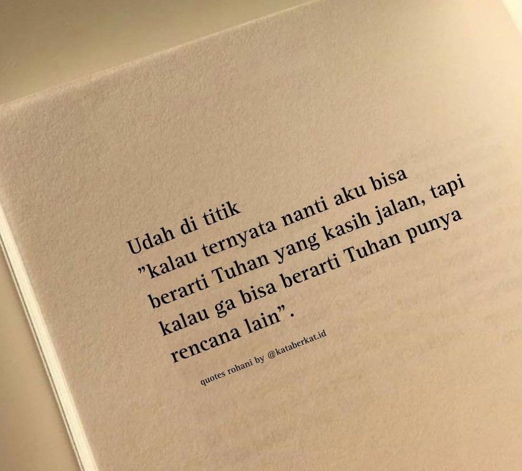 Sering banget kita terjebak di pikiran kalau "usaha nggak akan mengkhianati hasil". Padahal realitanya? Banyak banget variabel di luar kendali kita. Foto ini ngena banget: "Udah di titik..." Titik di mana lo sadar kalau lo bukan sutradara kehidupan ini.