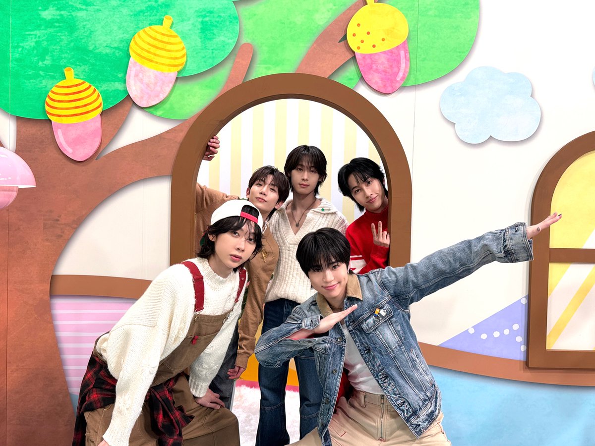 HFU_official's tweet photo. [📸]  
英語教育番組「リッスン♪リッスン Hello English!」

ご覧いただいた皆さんありがとうございました!!🌈

📺TVerにて見逃し配信中‼︎
https://t.co/IkSk9W36cp

🎥『#DREAMING』Perforamance Video
https://t.co/8RpXZM8T34

#HiFiUnicorn #HFU #ハパユ #HiFiUnicorn_DREAMING https://t.co/0aJ9MWlbfi