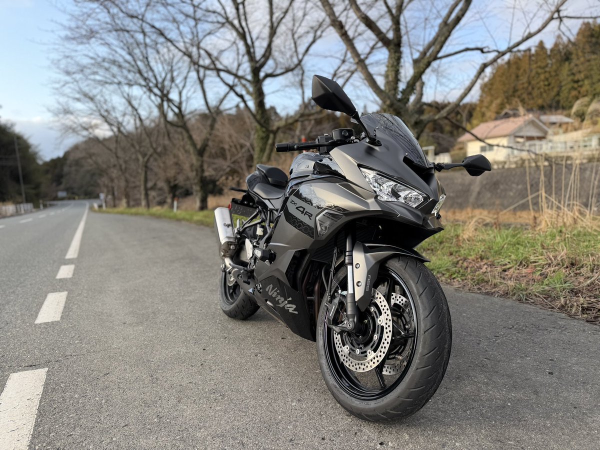 毎月4日は4気筒の日 ついこの前zx4r納車しました〜 四気筒バイク2台もち🤭