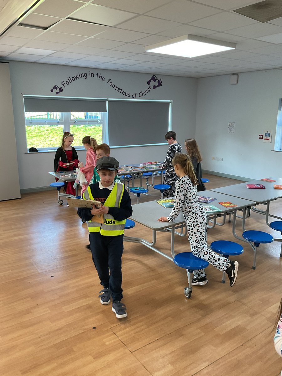 SPBYear4's tweet photo. 4G had a great time choosing a new book at the book swap. We hope that everyone has a great time reading their pre-loved book! #stpbrrs #stpblivesimply https://t.co/fAu3yZNhi4