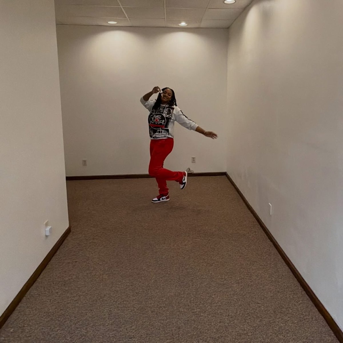 _MzChris's tweet photo. Negotiated my own keys to my new office space for MY real estate company. 

2024 Chesapeake Square told me I had to pick between managing a mall or building my real estate company 

2025 first year full time in real estate 

March 2026 🔑 https://t.co/xhtICw4Jfa