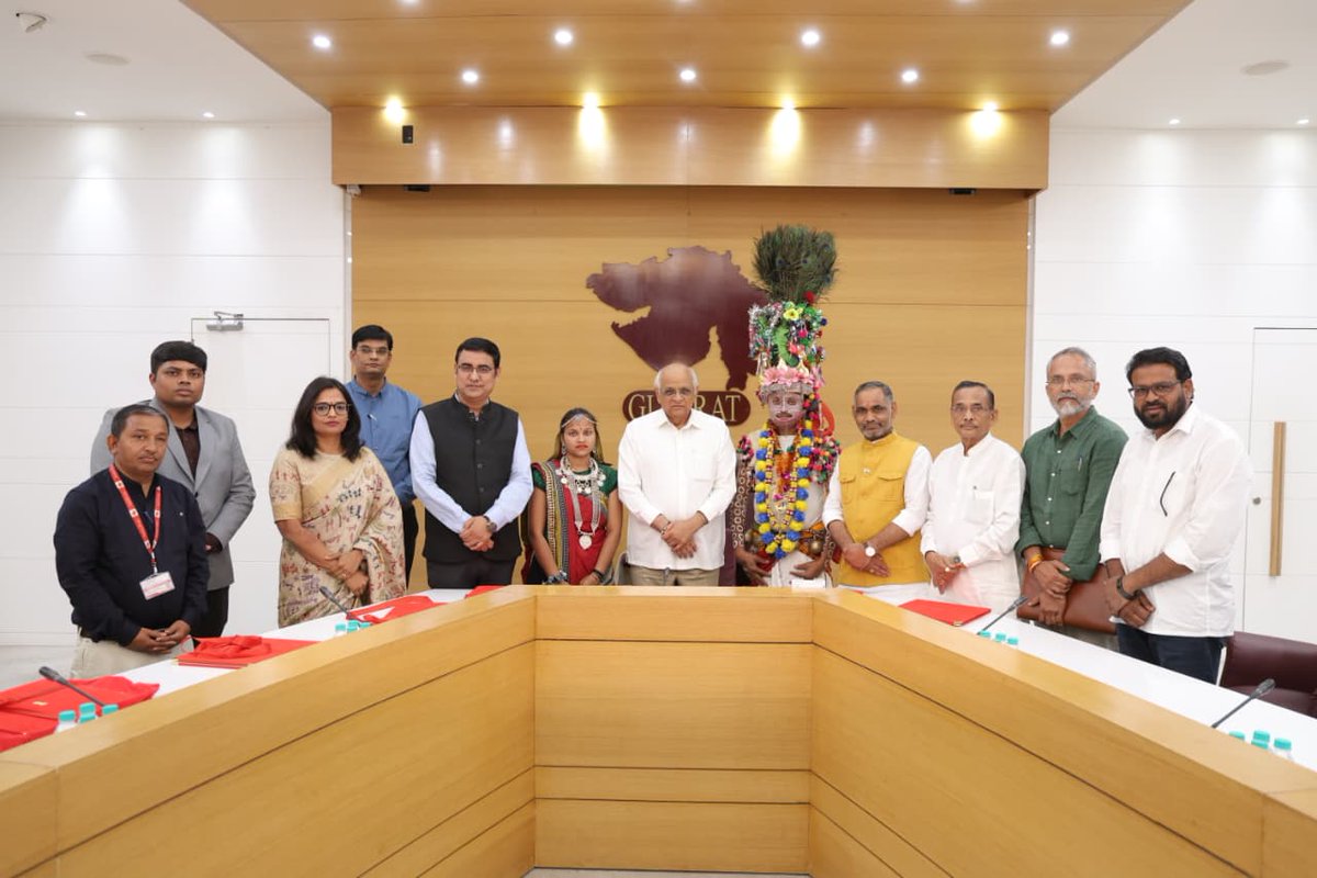 મુખ્યમંત્રી શ્રી ભૂપેન્દ્રભાઈ પટેલે ‘કવાંટ ગેર મેળા’ની સાંસ્કૃતિક મહત્તાને ઉજાગર કરતી ટપાલ ટિકિટ અને વિશેષ કવરની પ્રથમ પ્રતનું ગાંધીનગર ખાતે અનાવરણ કર્યું હતું.

રાજ્યની સમૃદ્ધ આદિવાસી પરંપરાઓ અને સાંસ્કૃતિક ધરોહરને રાષ્ટ્રીય-આંતરરાષ્ટ્રીય સ્તરે ઓળખ અપાવવાની દિશામાં આ પહેલ એક