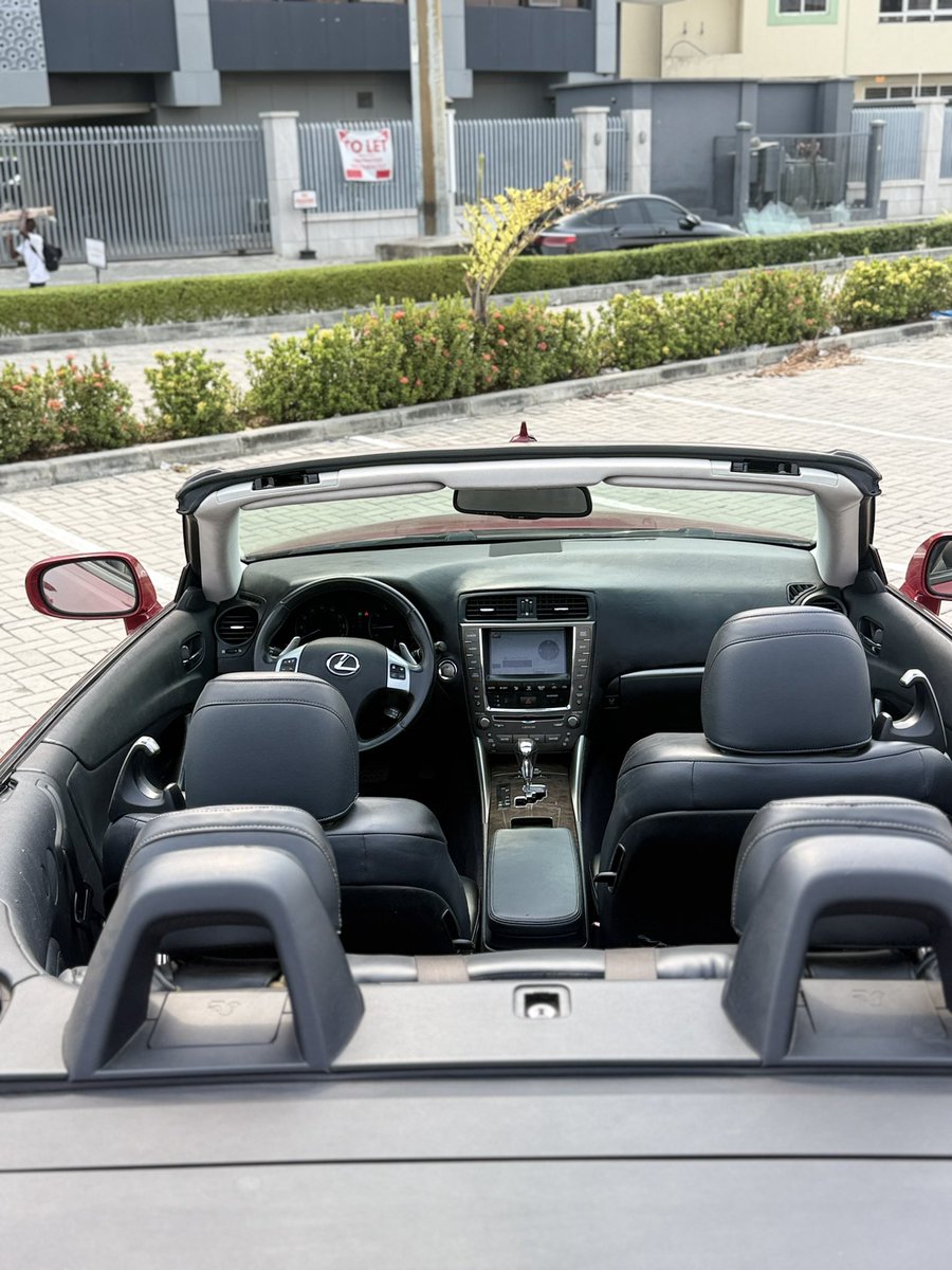 praise_autos's tweet image. Foreign used 🍷🖤 2011 Lexus IS250C 📍
Wine red on black — sporty convertible with refined comfort. Clean title.

Bold style. Clean lines. Unforgettable ride.

Price: 17m 
☎️ Call/WhatsApp ☎️ +2347089784968
#LexusIS250C #LuxuryConvertible #osimhen #PraiseAutos #portable