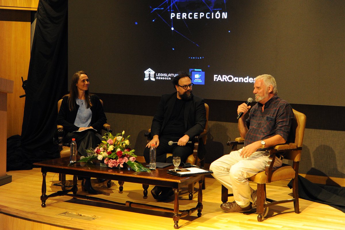 Estuve en Diálogos de Futuro, un foro que articula ciencia, tecnología y decisión pública para pensar los desafíos de nuestro tiempo con responsabilidad y mirada estratégica.

Quiero destacar la iniciativa de la <a href="/LegislaturaMdz/">Legislatura Mendoza</a> y la gran exposición de <a href="/A_Colamedici/">Andrea Colamedici</a> filósofo y