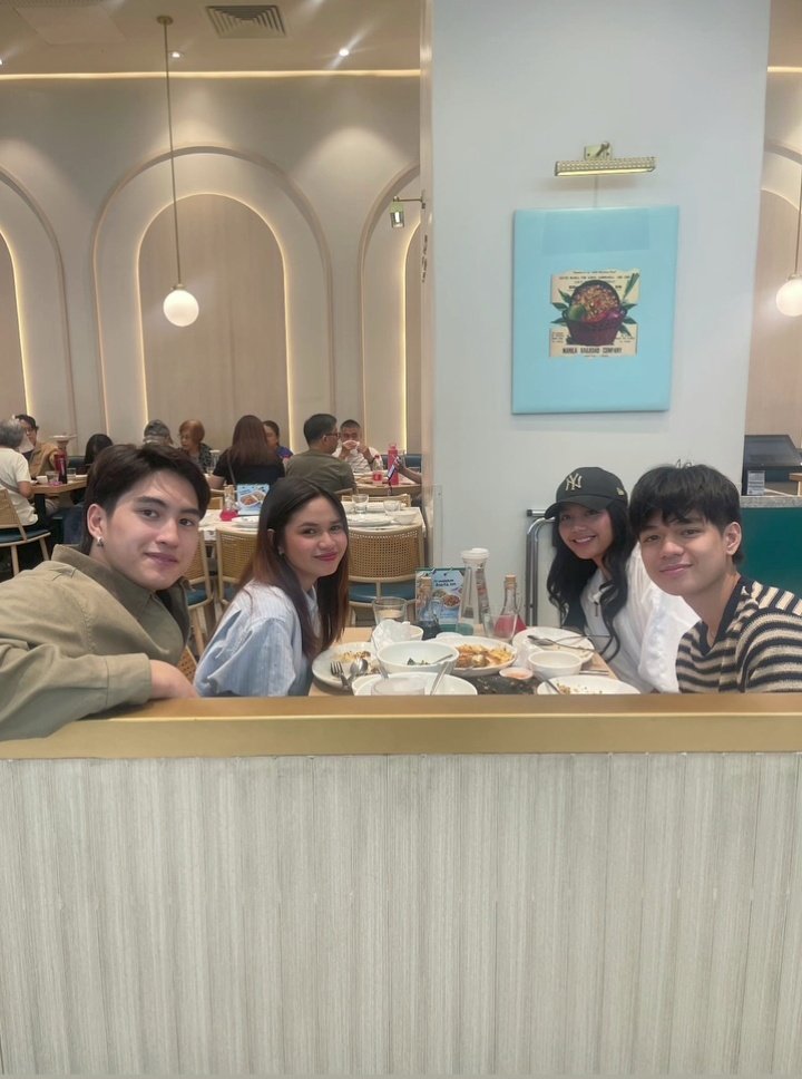 ashdiaries_'s tweet photo. so ganda and pogi naman ng apat na'to https://t.co/3nFNkkyBHd