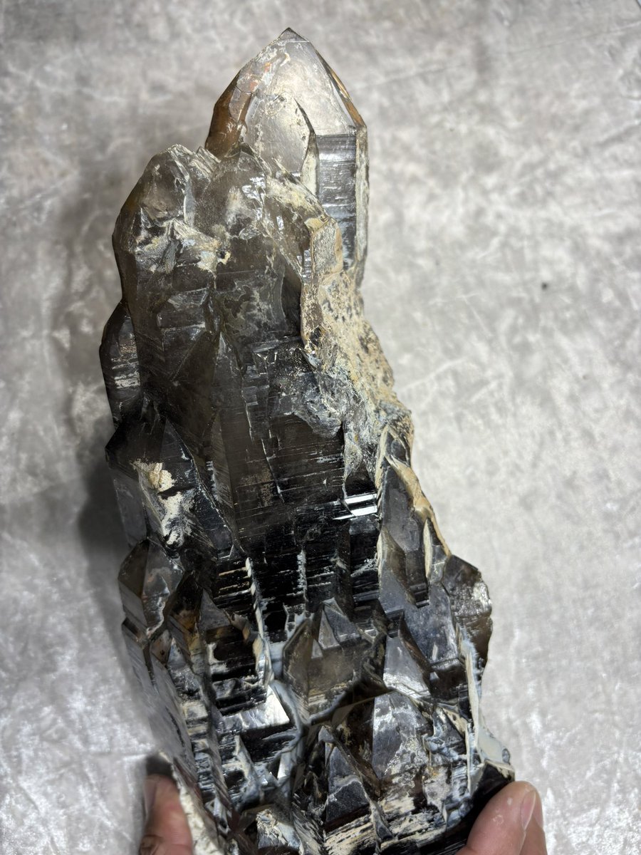 1974年、滋賀県田上山の中で日本最大級のトパーズが発見され、発見者