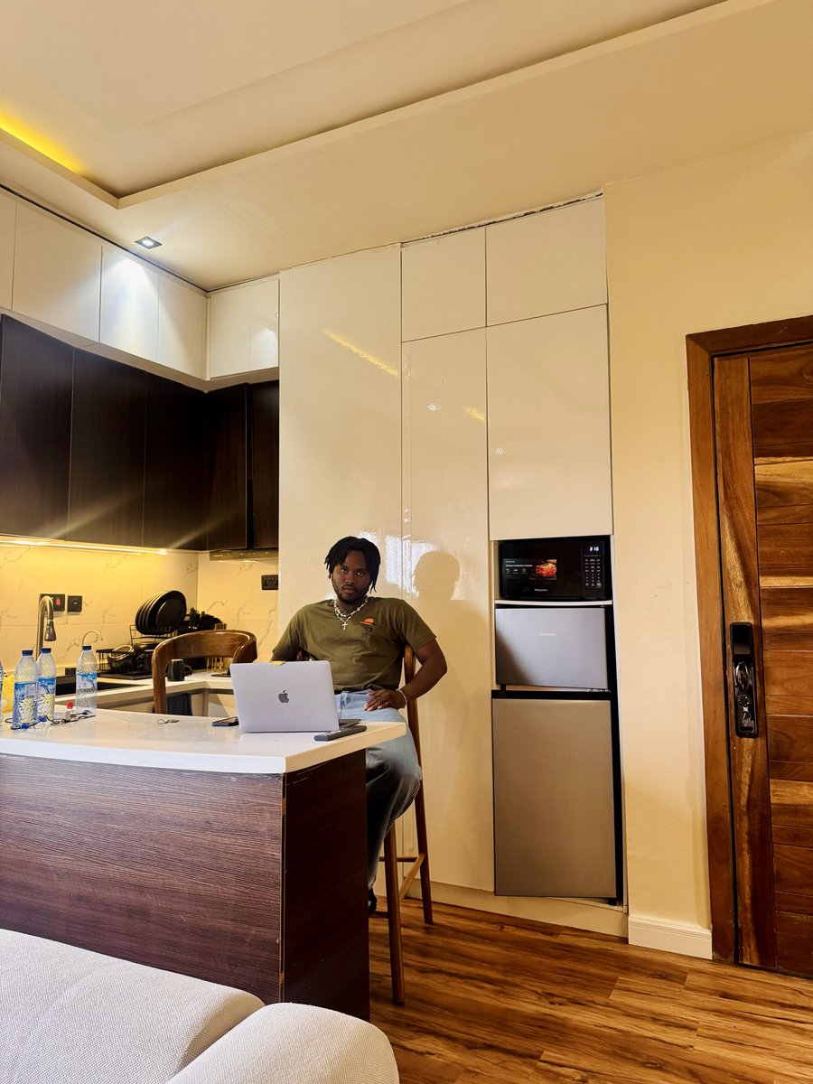 elbuzzii tweet media