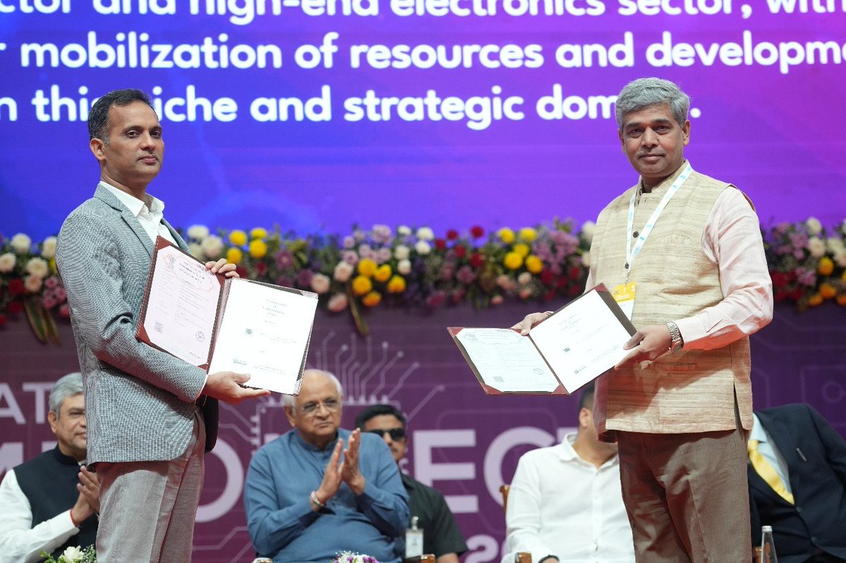 NIELIT ने <a href="/GovtOfGujarat/">Govt. Of Gujarat</a> के साथ SemiConnect 2026 के दौरान एक महत्वपूर्ण समझौता ज्ञापन (MoU) पर हस्ताक्षर किए हैं।
#NIELIT #semiconrevolution