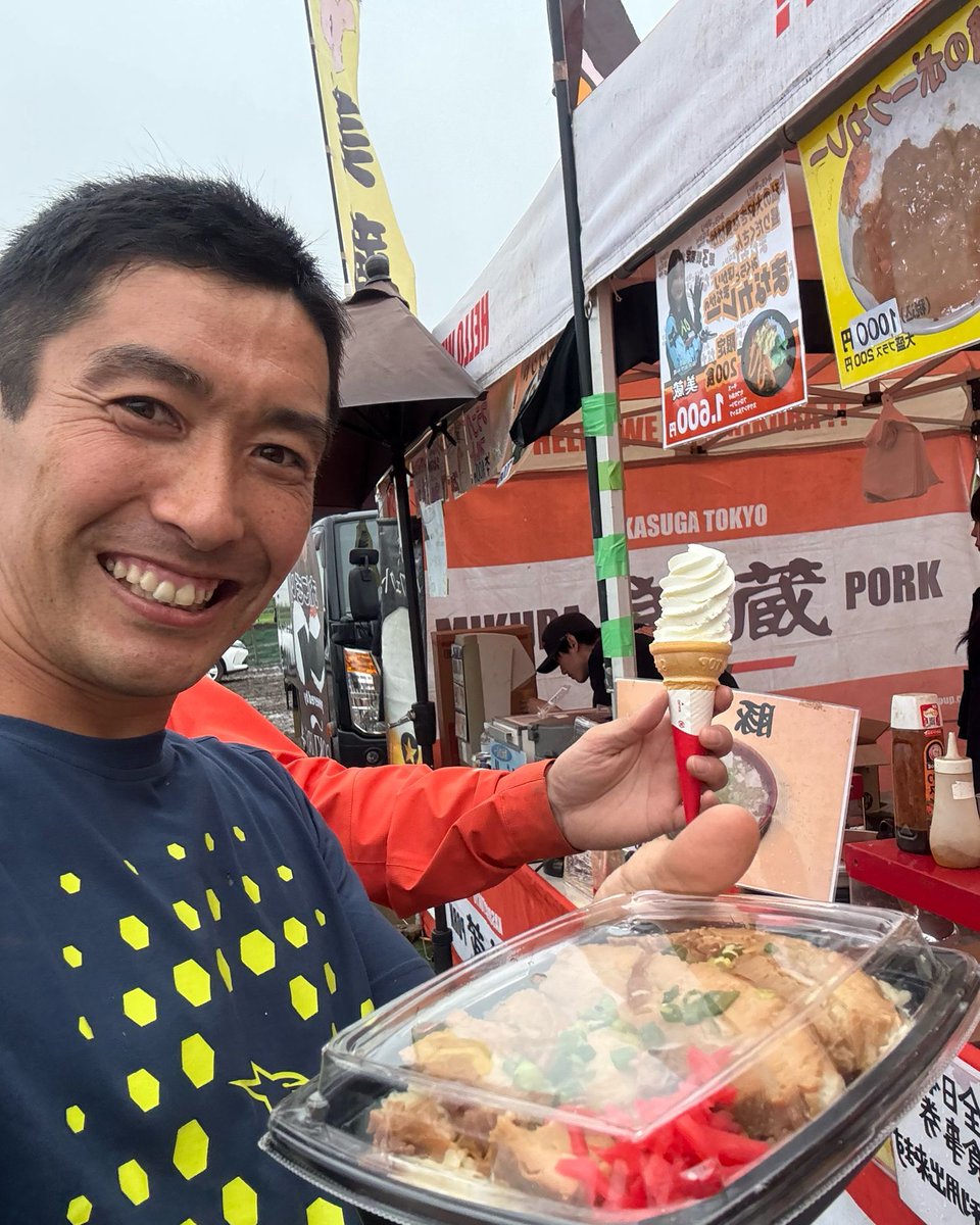 ogatamakoto1985's tweet image. 【今週末はモトヴィでWER！】

3/8(日)ウィークエンドレーサーズ第2戦に美蔵が出店します！🍲
僕のイチオシは【チャーシュー丼】
冷えた体に染みる熱々メニューをご用意してあるので、お昼や休憩はぜひ美蔵の赤いトラックへ。
普段は関東で中々食べられないので、是非この機会に😊

#美蔵 #WER #モトビ