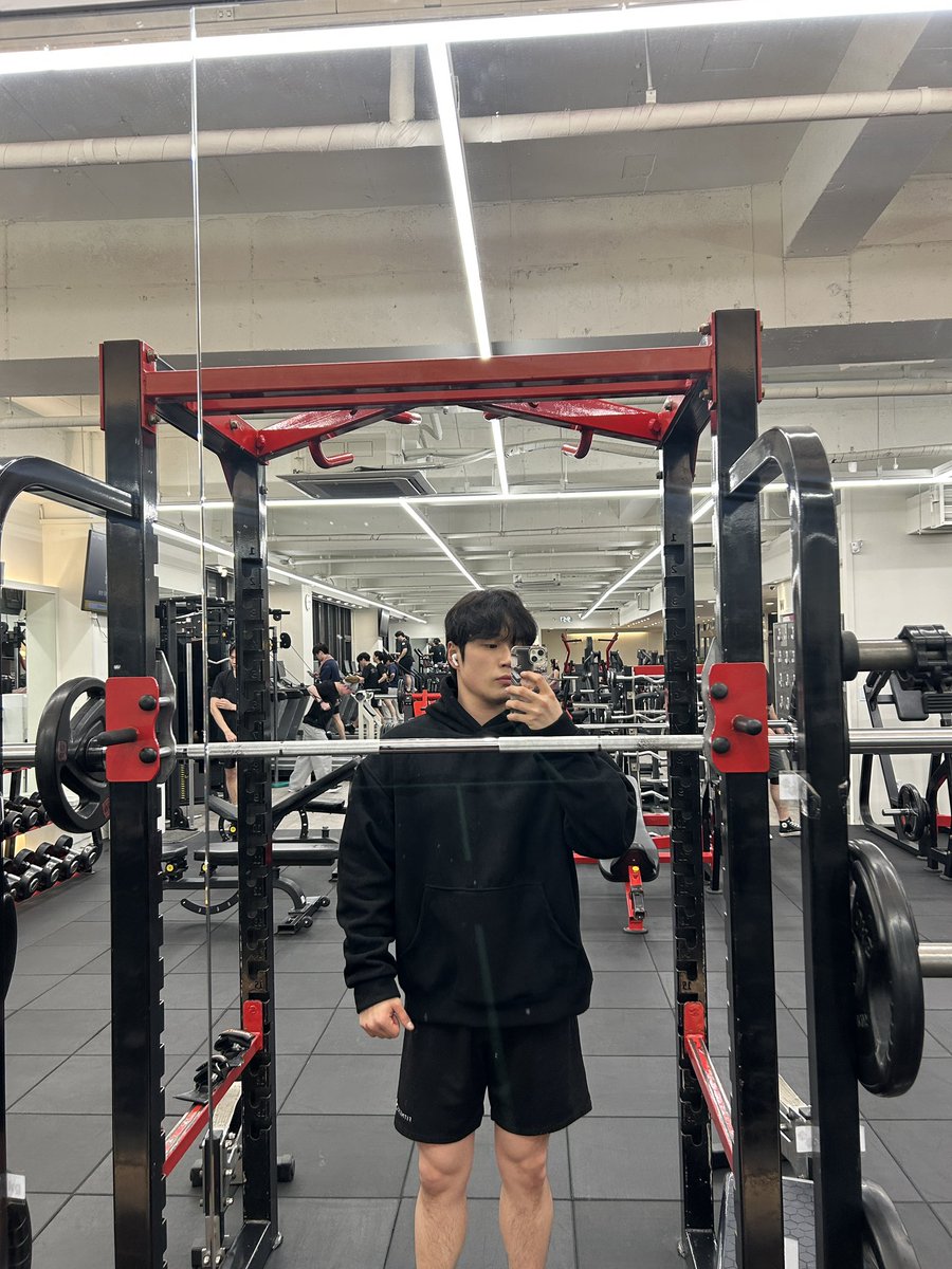 똥집맨 tweet media