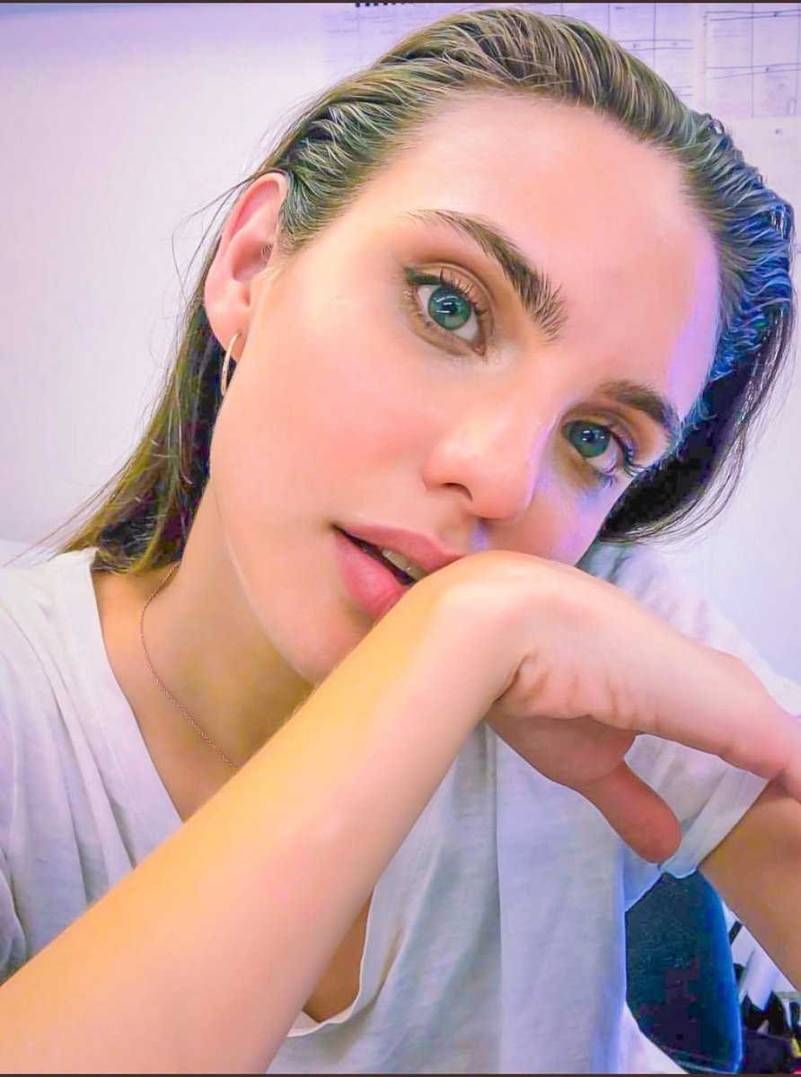 La actriz y modelo Macarena Achaga <a href="/macabeso/">Macabeso 🍰</a> cumple años; nació #UnDiaComoHoy 5 de Marzo de 1992 en Mar del Plata, Argentina.