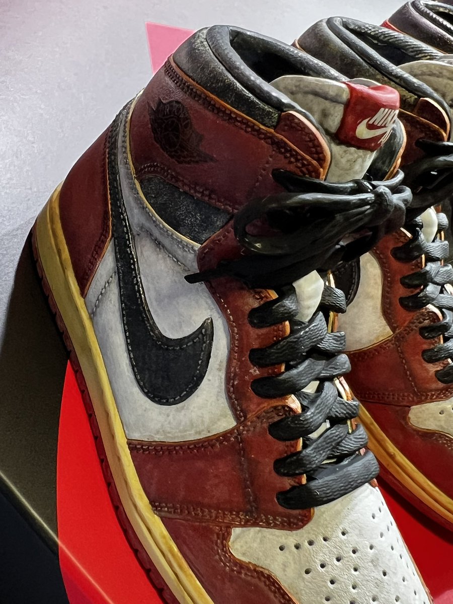 88BAYA's tweet photo. BANDAI NIKE AIR JORDAN 1 HIGH 85 MODEL KIT こっちのREVERSE SHADOWはシカゴカラーにしました。組んで塗って汚しをいれて。デカールお友達に作ってもらって。って感じ。 https://t.co/TrYpi12pc8