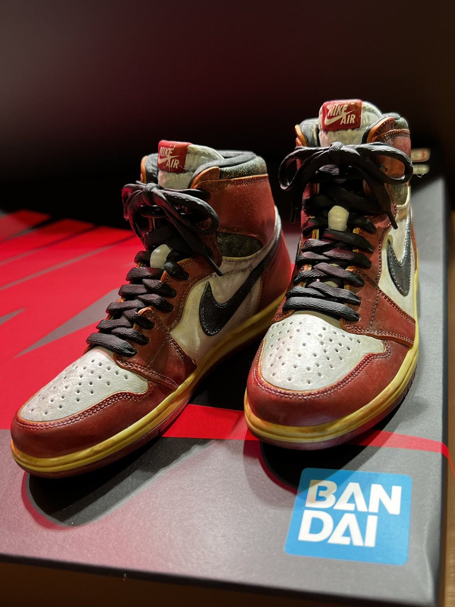 88BAYA's tweet photo. BANDAI NIKE AIR JORDAN 1 HIGH 85 MODEL KIT こっちのREVERSE SHADOWはシカゴカラーにしました。組んで塗って汚しをいれて。デカールお友達に作ってもらって。って感じ。 https://t.co/TrYpi12pc8