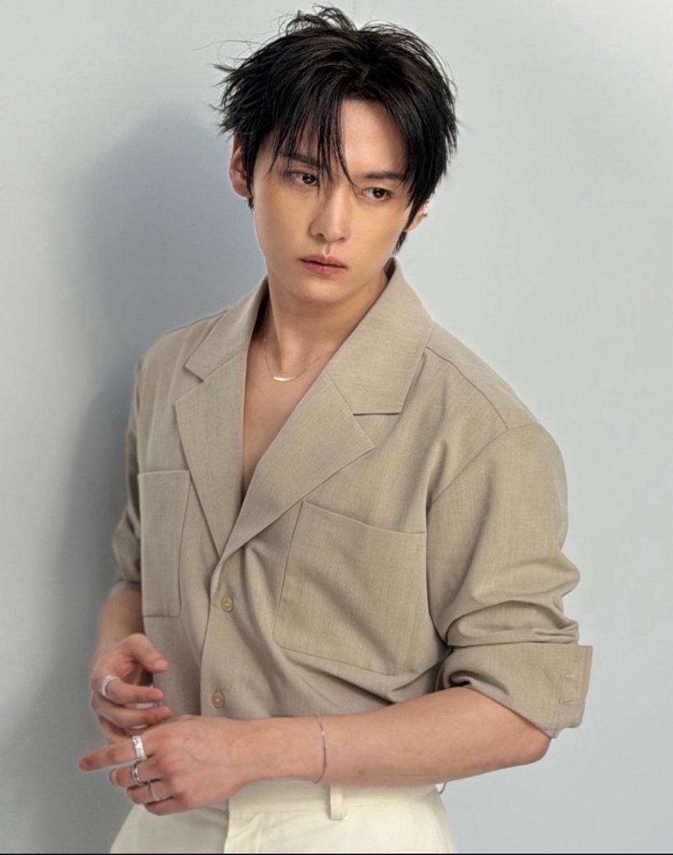 Lee Know pics tweet media