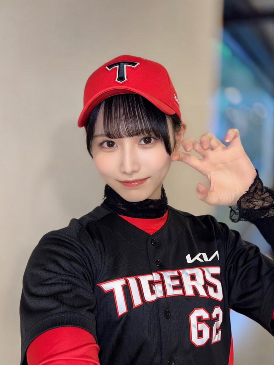 RT @Frank_Orte: だからってどうして起亜タイガースのユニ着てんだよ