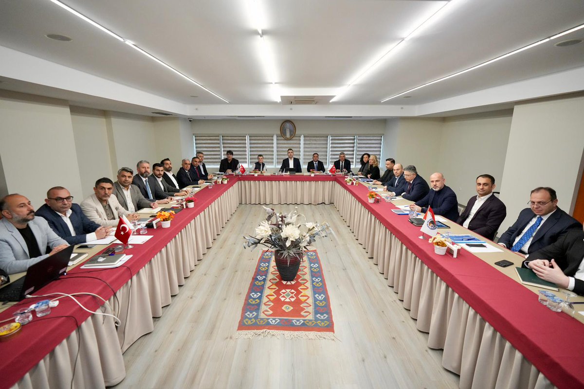 Bugün Kartal Belediyesi’nde çok verimli bir ziyaret gerçekleştirdik.

Görüşmelerimizde ele aldığımız konular:
🚗 Kartal Ulaşımı
🛣️ Kartal Merkez Altyapı &amp; Ulaşım Master Planı
🌐 Akıllı Şehir Vizyonu
♻️ Sıfır Atık Projesi – Adalar’dan sonra Kartal’da da!

Modern ulaşım,