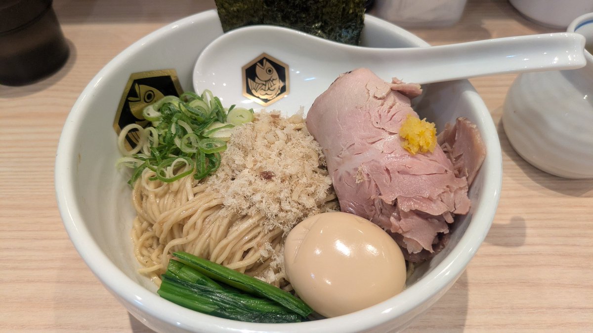ワイエス tweet media