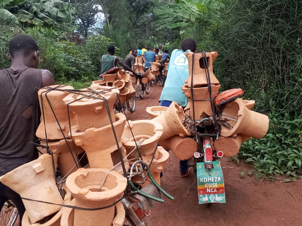 #EEC Training + transparent finances = a new groove for Batwa Kigozi Cooperative! Now women are leading in the production process, and the men are handling marketing. Teamwork at its best! 🌟

#WomenInBusiness #Mentorship #Cooperatives #SMEs #Cleancooking #Coaching