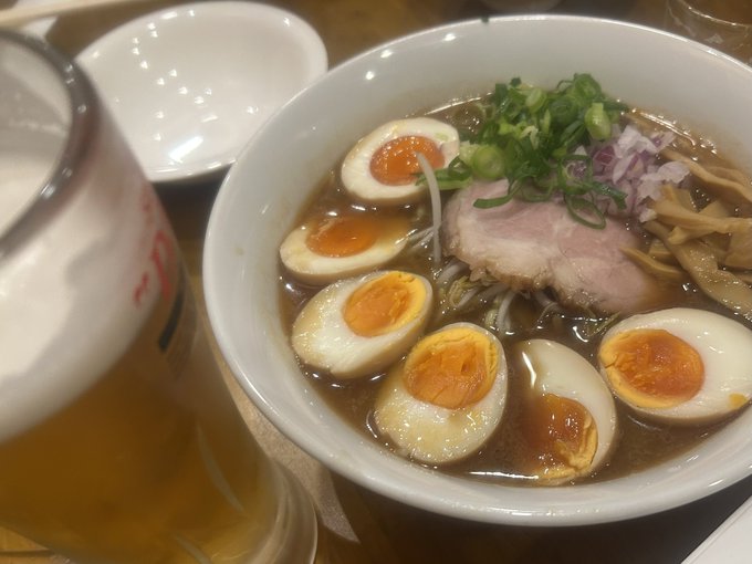 煮卵マシ豚骨醤油ラーメンと生ビール¥1,500 消費税の確定申告¥2,818,800 エチ絵線画¥priceless