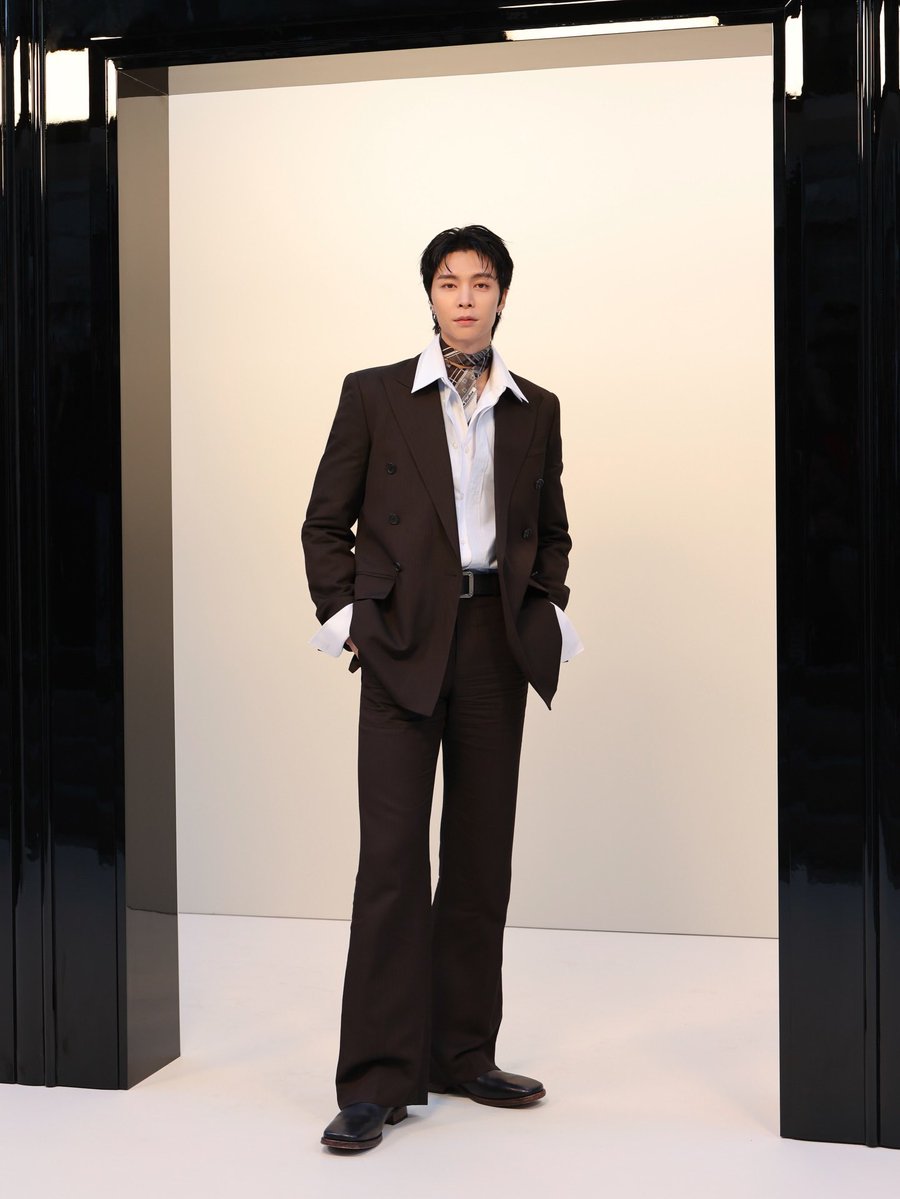 260305 lofficielsingapore 인스타 #쟈니

🔗 instagram.com/p/DVgEEozExos/

#AcneStudiosFW26XJOHNNYSUH #AcneStudios #JOHNNY <a href="/acnestudios/">Acne Studios</a>