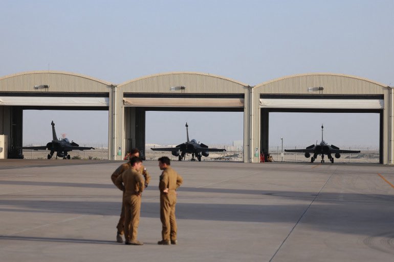 Le président Macron a autorisé les avions de guerre étatsuniens à utiliser nos bases militaires au Moyen-Orient.

Par cette décision, il fait entrer pour de bon la France dans le conflit, une agression militaire illégale. Il se soumet à Trump et Netanyahou.

C'est irresponsable.