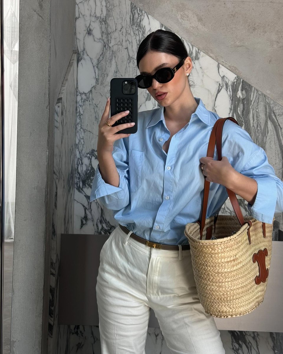 CallistaJaneer's tweet photo. I've been loving this clean color scheme lately
A blue shirt + white pants, you can never go wrong
#OutfitOfTheDay #SummerCommuting #MinimalistOutfit #FrenchStyle #ElegantOutfit https://t.co/s2rfcXi9GD