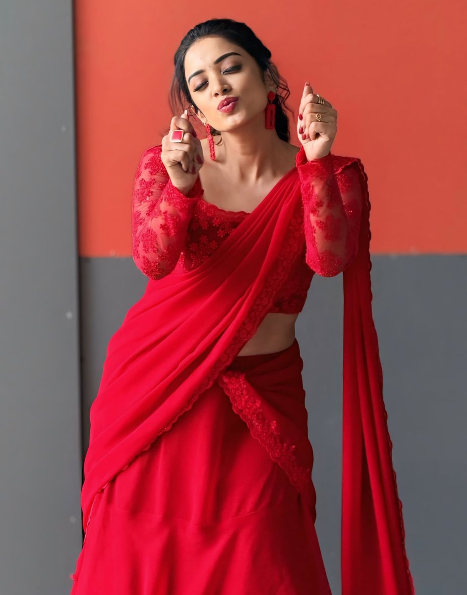 indian_beautee's tweet photo. Red Cherry ♥️😍
Diya ✨💫
#DiyaMenon https://t.co/9If0Z0eIMD