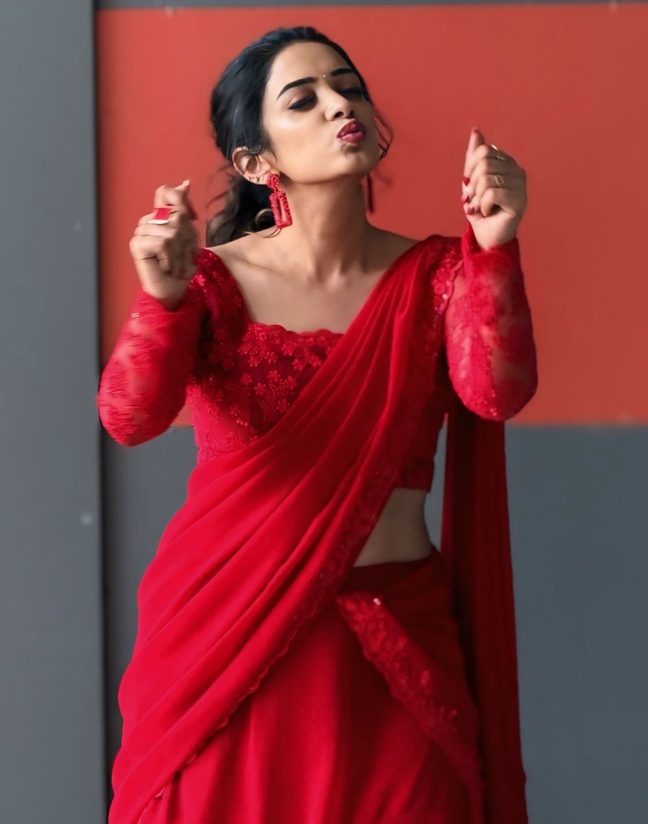 indian_beautee's tweet photo. Red Cherry ♥️😍
Diya ✨💫
#DiyaMenon https://t.co/9If0Z0eIMD