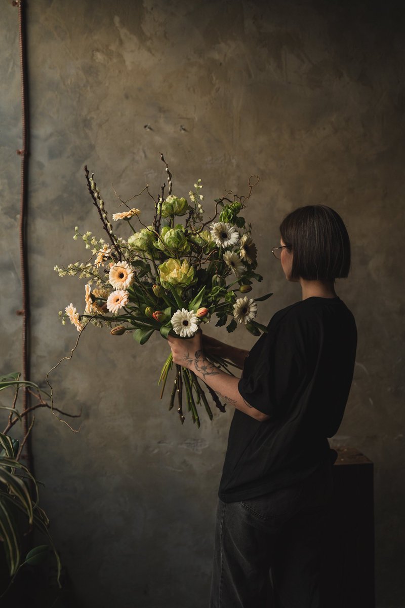 Даша з Херсона з трьома псами і з Данєю tweet media