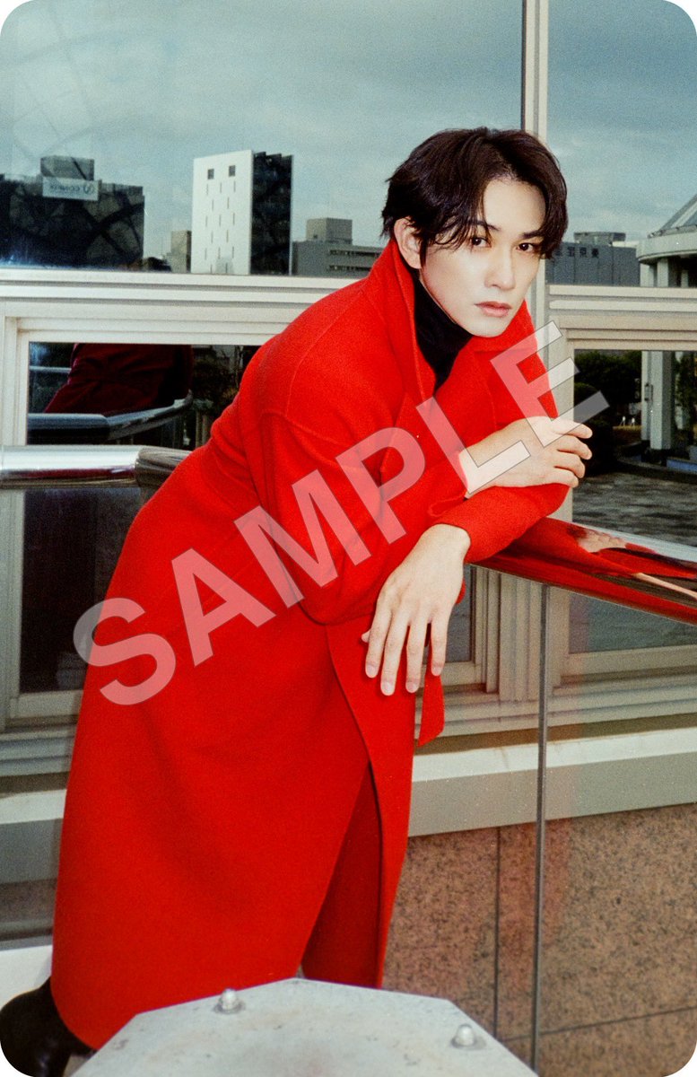 海外書店限定トレカ絵柄解禁🌏
 
赤のロングコート姿でお美しい瞳でこちらを見つめる町田さん🟥👀
 
Kinokuniya THAILAND Kinokuniya TAIWAN
台湾淳久堂
臺灣蔦屋
etc……
 
#町田啓太
#まちだのsign
#15周年写真集