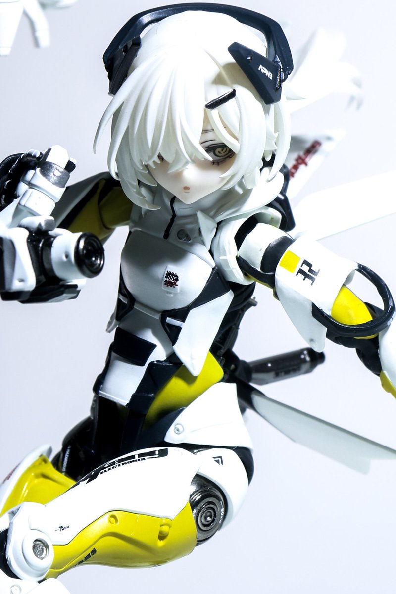 いつもながらの高品質なんだけど、そろそろ少女発動機も眼球可動とか布素材の採用とか欲しい所。
#少女発動機