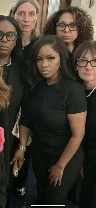 Daily Glimpse Girl tweet media