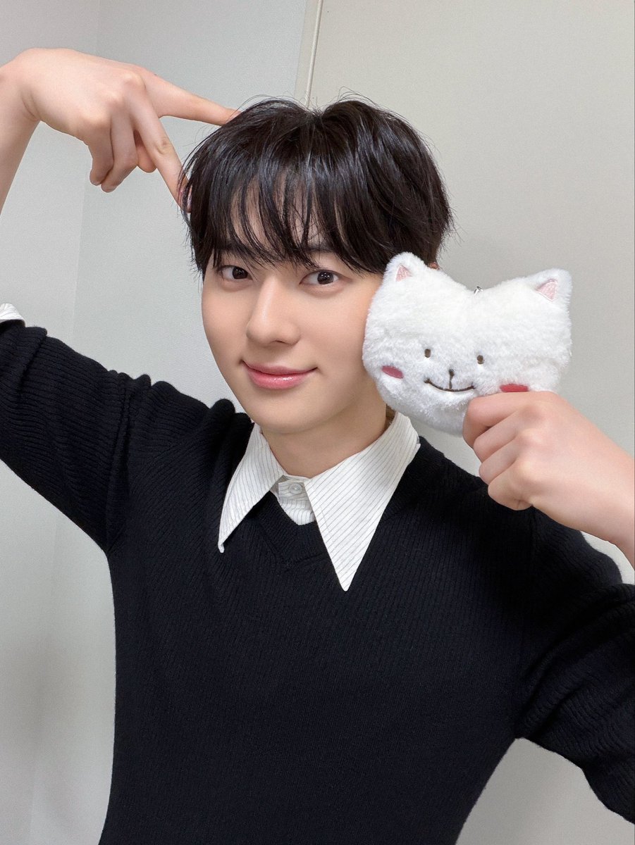 [#Moment_H] 📸
260305 황민현 팬미팅 [UTOPIA] 

황도들과 눈을 맞추며 오롯이 담은 오늘 이 순간✨
아름다운 이 순간에 빛나는 우리를 영원히 기억할게요🍑

#황민현 #HWANGMINHYUN 
#도화원 #UTOPIA_TOKYO