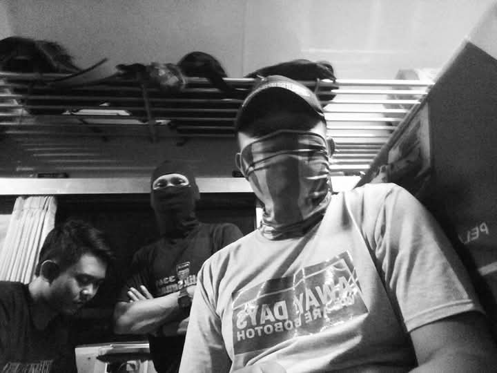 ini terahir mampir di surabaya sebelum nyebrang ke madura,ya Alhamdulilah difasilitasi sama BONEK GAS,trakhir komunikasi kemaren sebelum match.