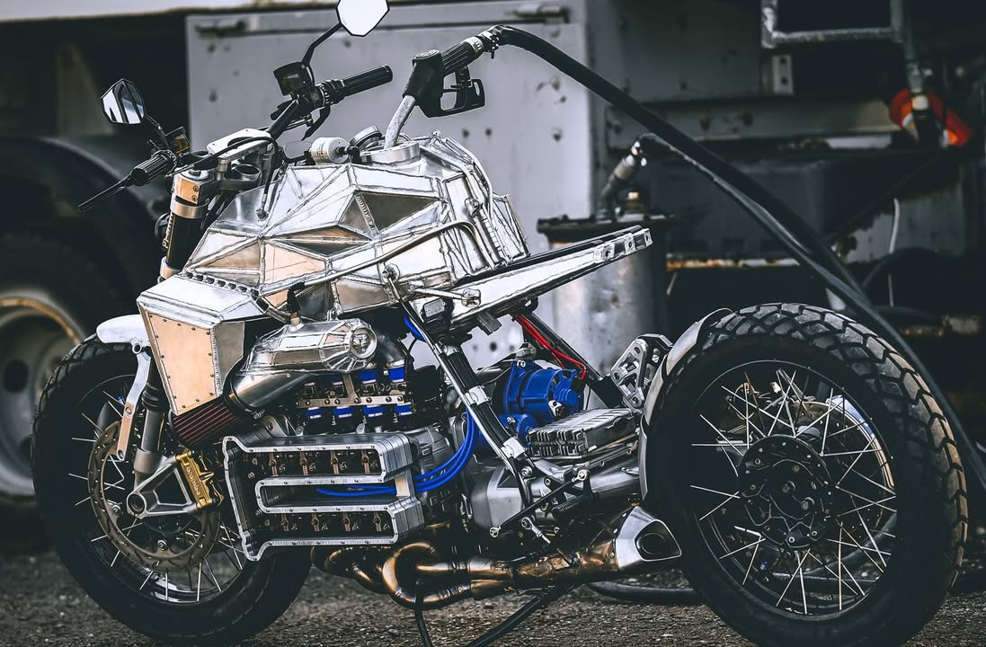CafeRacrsReturn's tweet photo. Built by Lithuanian-born motorcycle addict Vytautas Alekna, this mind-bending BMW K1100LT is a custom creation that defies definition.
Learn more about this custom bike here: https://t.co/sbtIoC7bzU
📸 @baidykle2
#custombike #customcreation #motorcycle #bmw #custom #needforspeed https://t.co/ifWcS8nbPX