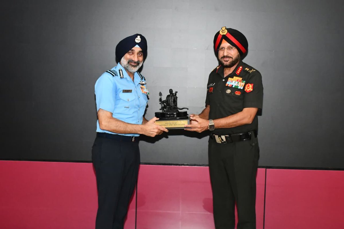 ia_awc's tweet image. Air Chief Marshal AP Singh #CAS emphasizes jointness &amp;amp; studying past conflicts to evolve capabilities at #AWC JOCAP.Focus on core tasks &amp;amp; realistic training in contested environment is key to achieving future military objectives.#Jointness #FutureReady @adgpi @artrac_ia @IAF_MCC