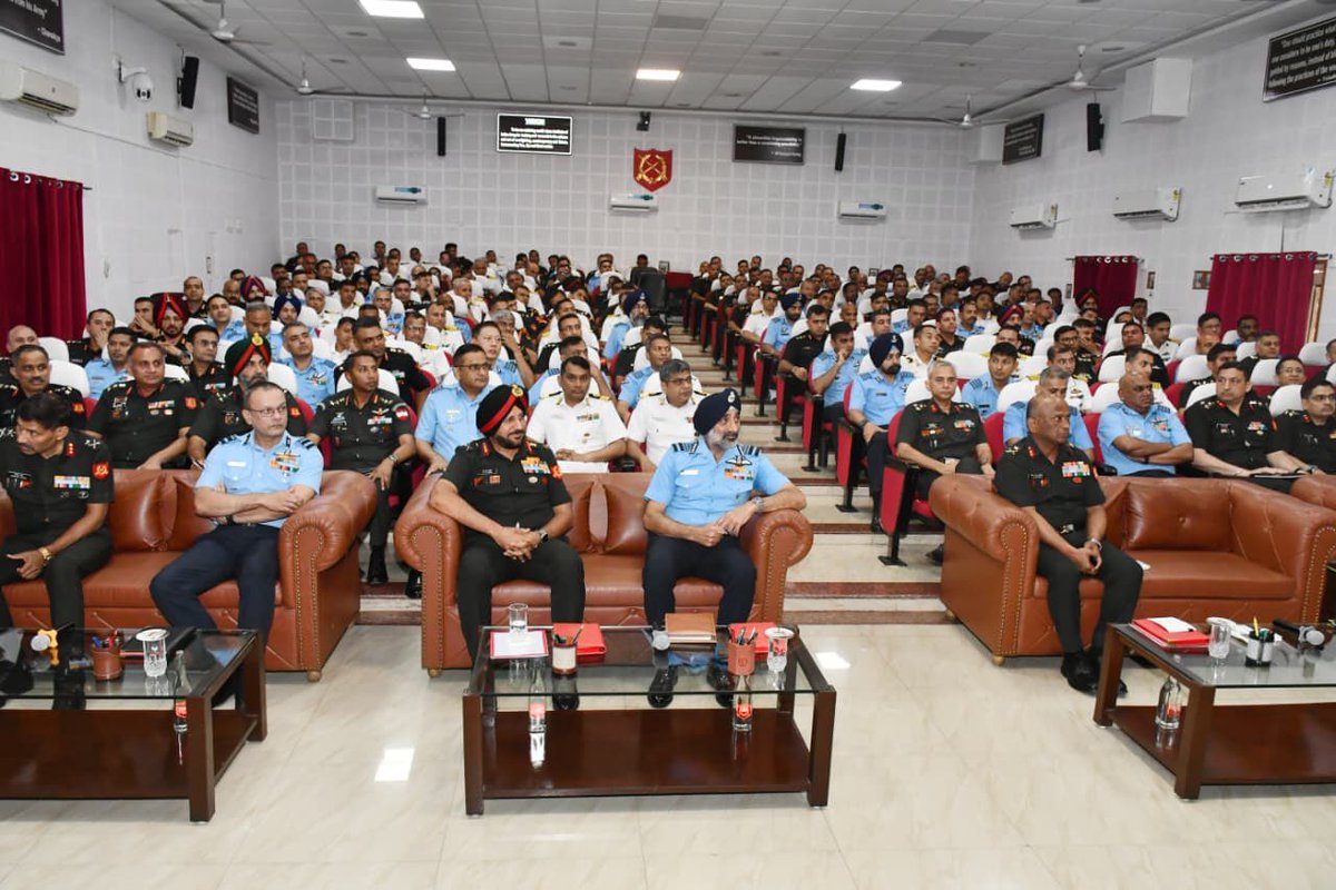 ia_awc's tweet image. Air Chief Marshal AP Singh #CAS emphasizes jointness &amp;amp; studying past conflicts to evolve capabilities at #AWC JOCAP.Focus on core tasks &amp;amp; realistic training in contested environment is key to achieving future military objectives.#Jointness #FutureReady @adgpi @artrac_ia @IAF_MCC