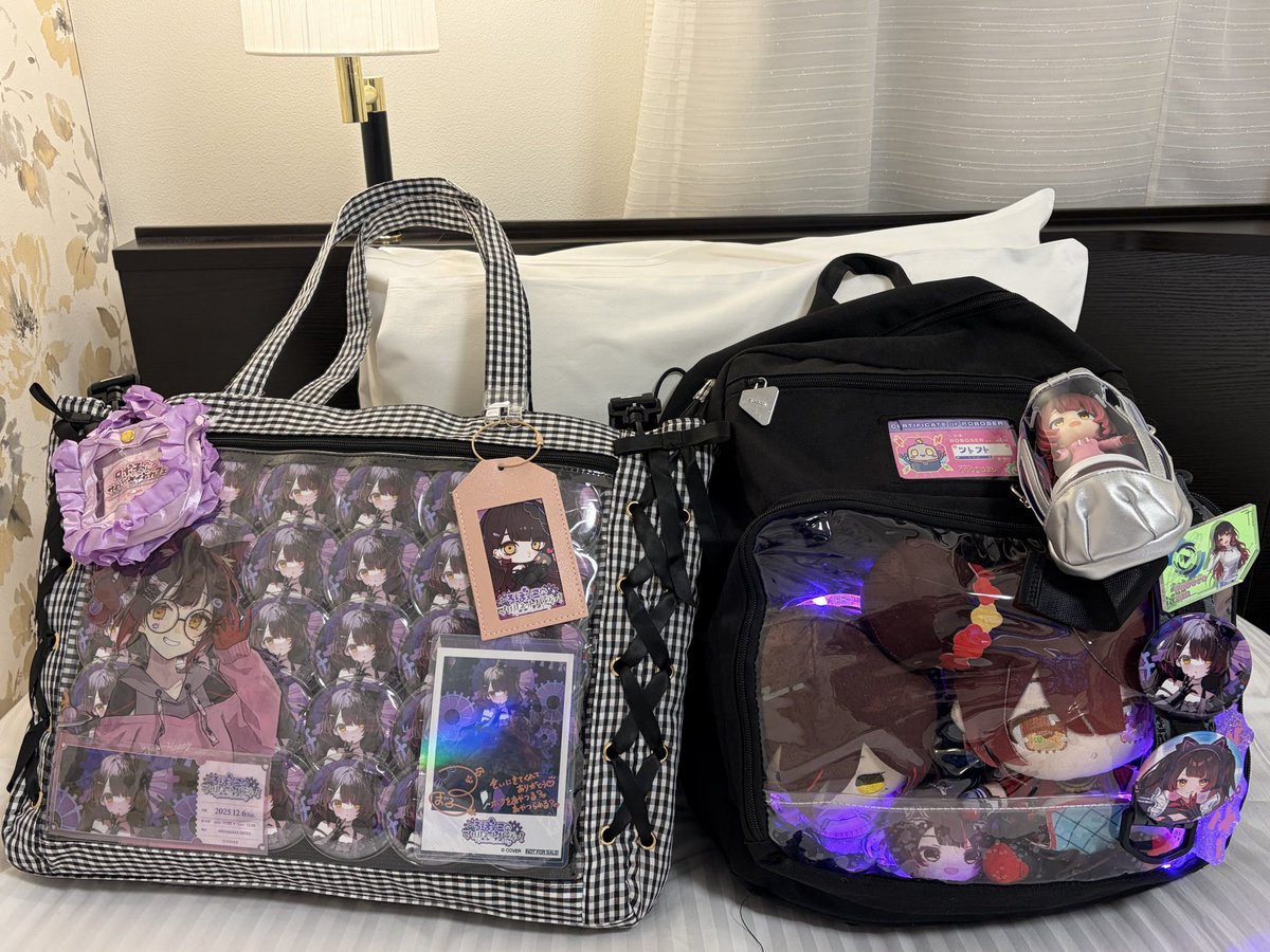 みてみてろぼろぼ ロボ子さんモリモリつけたホロリュックに推しバック