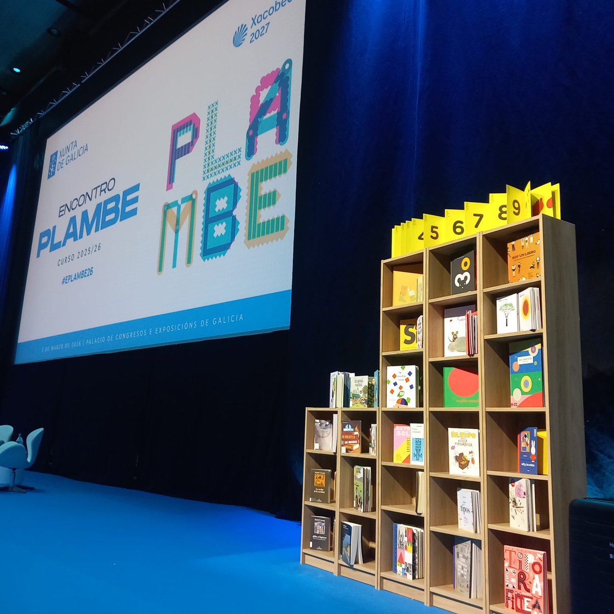 bescolaresgal's tweet photo. A directora xeral de Ordenación e Innovación Educativa, Judith Fernández Novoa, inaugura o #EPLAMBE26
Unha xornada que reúne ás máis de 900 persoas coordinadoras dos centros #PLAMBE 
#bescolaresgal #bescolaresgalabertas https://t.co/9bdCcBKBpt