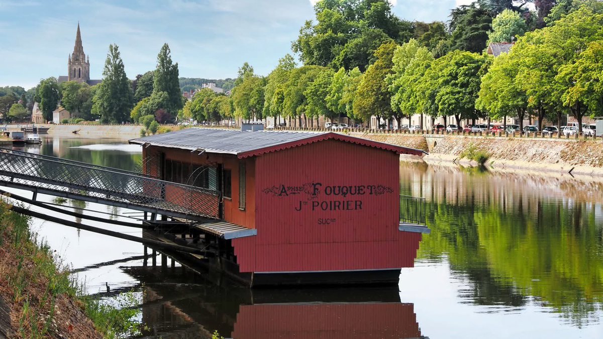 72% des français souhaitent que les élus s’engagent pr le patrimoine. À<a href="/Laval_la_Ville/">Laval la Ville</a> les 2 derniers bateaux-lavoirs d’Europe constituent 1 patrimoine unique qui mérite tte notre attention collective. La préservation serait un bel exemple d’engagement en faveur de notre histoire