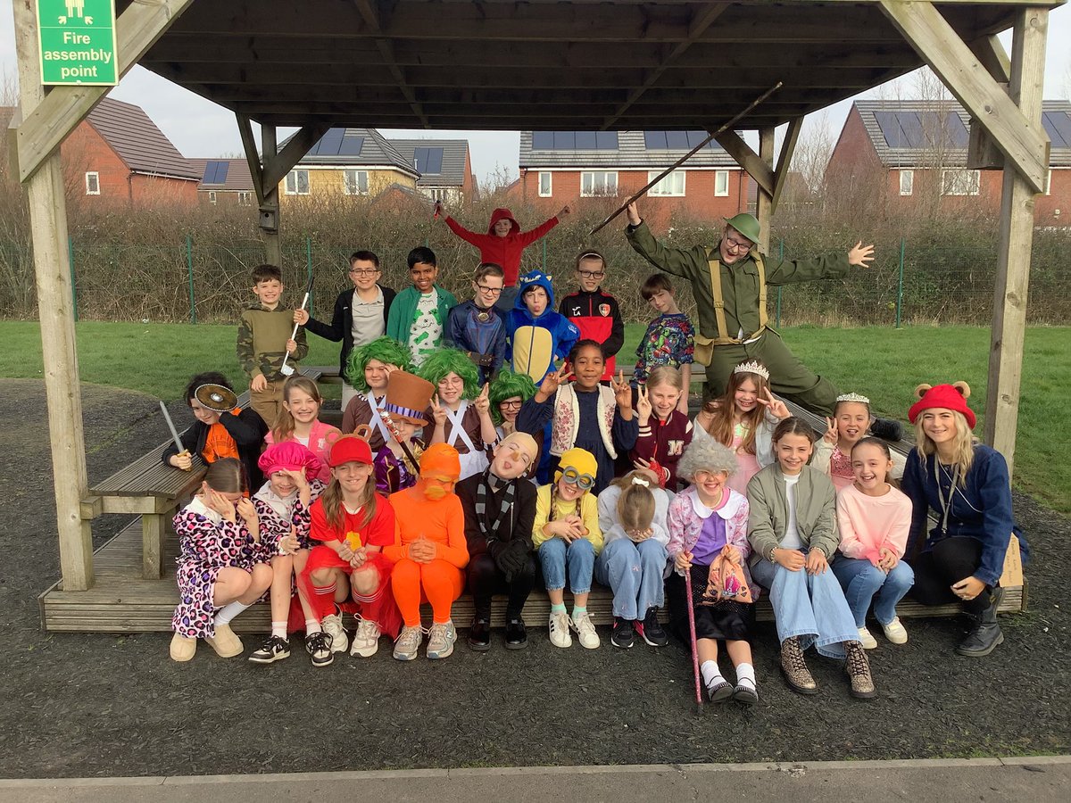 Miss Poole tweet media