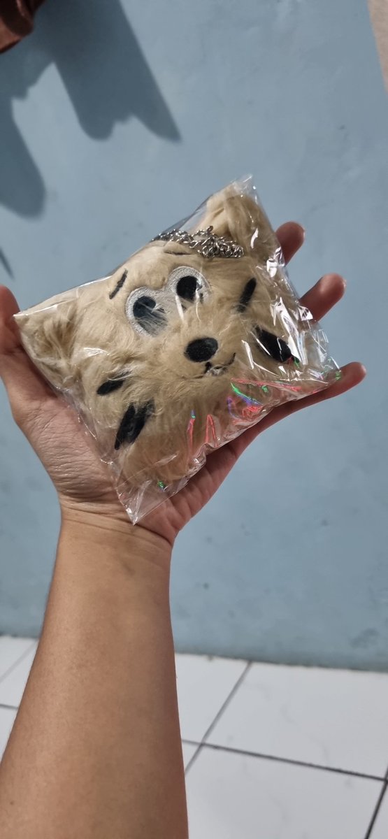 Nih keyring ternyata gede juga ya 😶
Gua kira kecil gitu lohh
