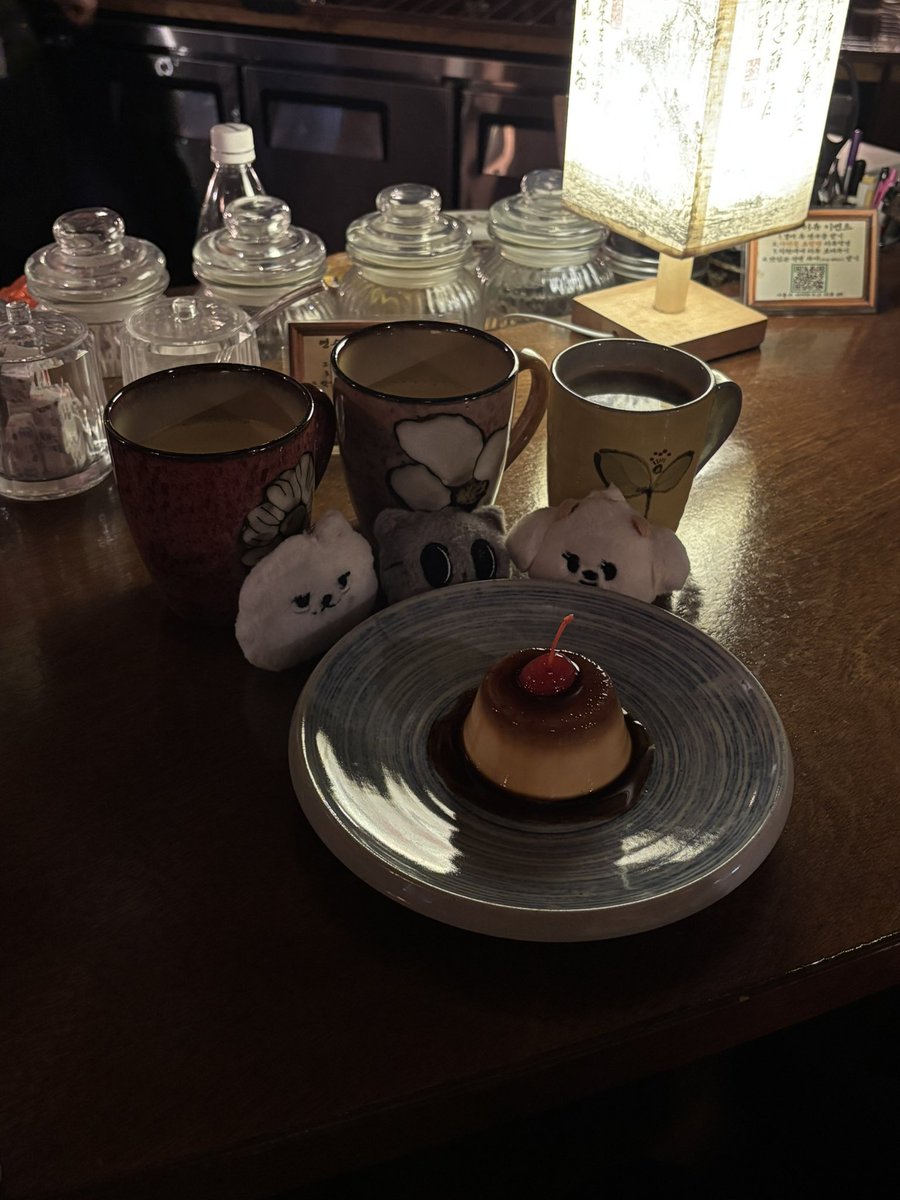 soujebl's tweet photo. came to the soogyu not to do cafe ! 

📍 pirultz coffee sinyongsan 
🍮 sweet pumpkin milk (hot) &amp; caramel pudding https://t.co/6SY1gNVjOi