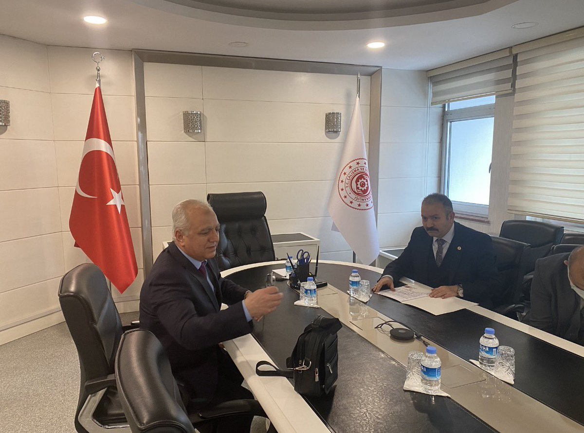 Uzman Çavuşlar, bu vatanın en zorlu coğrafyalarında yıllarca görev yapmış, terörle mücadeleden sınır güvenliğine kadar devletin en ağır yükünü omuzlarında taşımış kahraman askerlerdir. Ancak ne yazık ki 40 yıldır süregelen bazı özlük ve sosyal hak kayıpları, bu fedakâr camianın