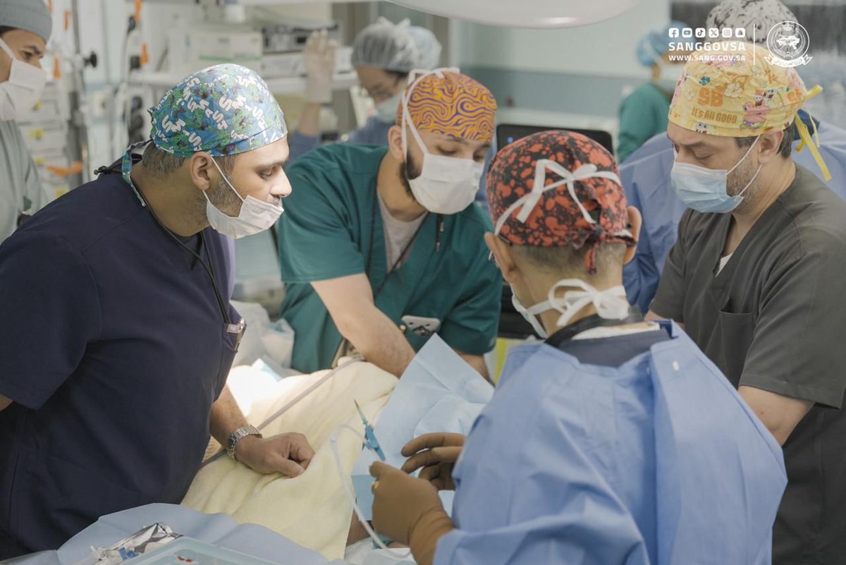 إنفاذاً لتوجيهات #خادم_الحرمين_الشريفين وسمو #ولي_العهد حفظهم الله بدء عملية فصل #التوأم_السيامي_الصومالي "رحمة" و "رملا" في مستشفى الملك عبدالله التخصصي للأطفال بمدينة الملك عبدالعزيز الطبية بـ #وزارة_الحرس_الوطني