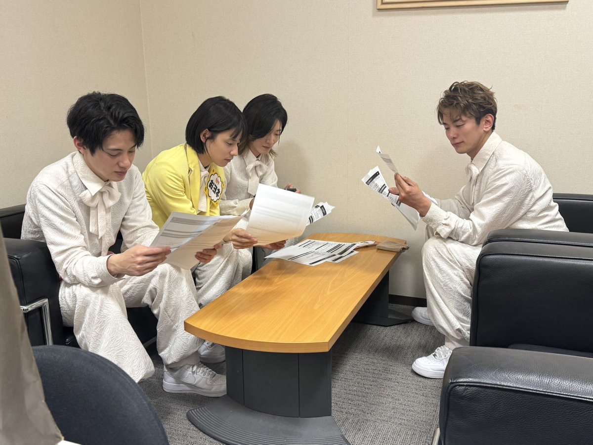 「よしもとラジオ高校〜らじこー」
モナキ出演中です！
ケンケン🩷おヨネ💛の2名で出演させて
いただいております!!

 #らじこー祇園 をつけて一緒に楽しみましょ〜!!