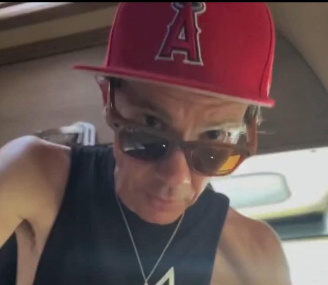 Dark Darling tweet media